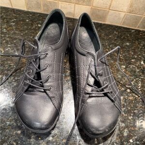 Dansko women’s Black Oxfords size 39